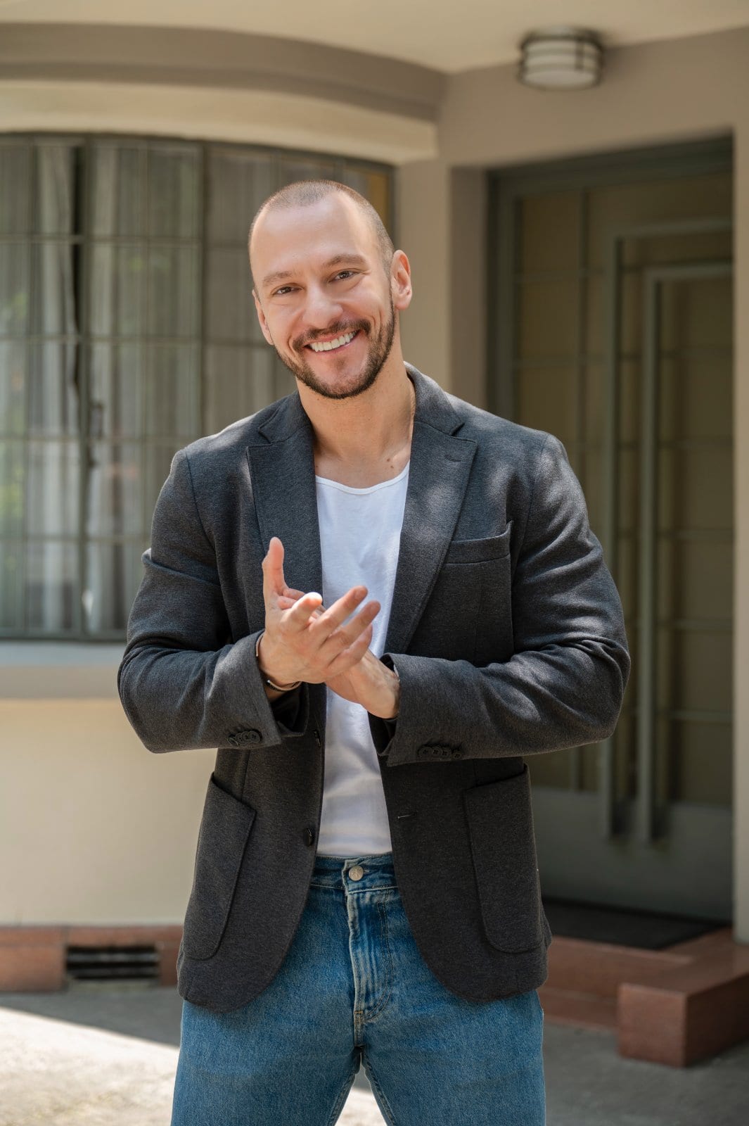 Christian Montealegre sonriendo